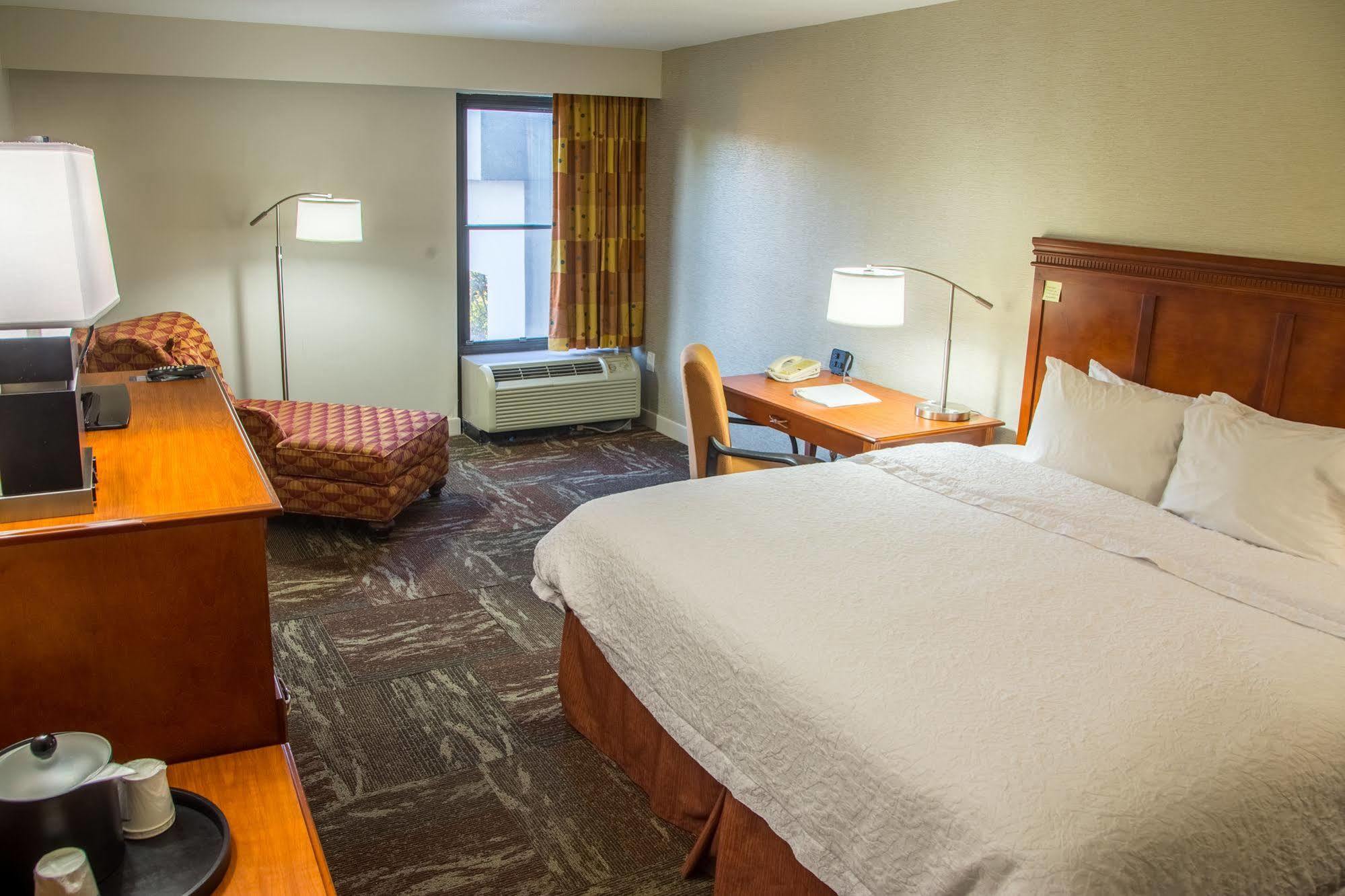 Hampton Knoxville Hotel 3*